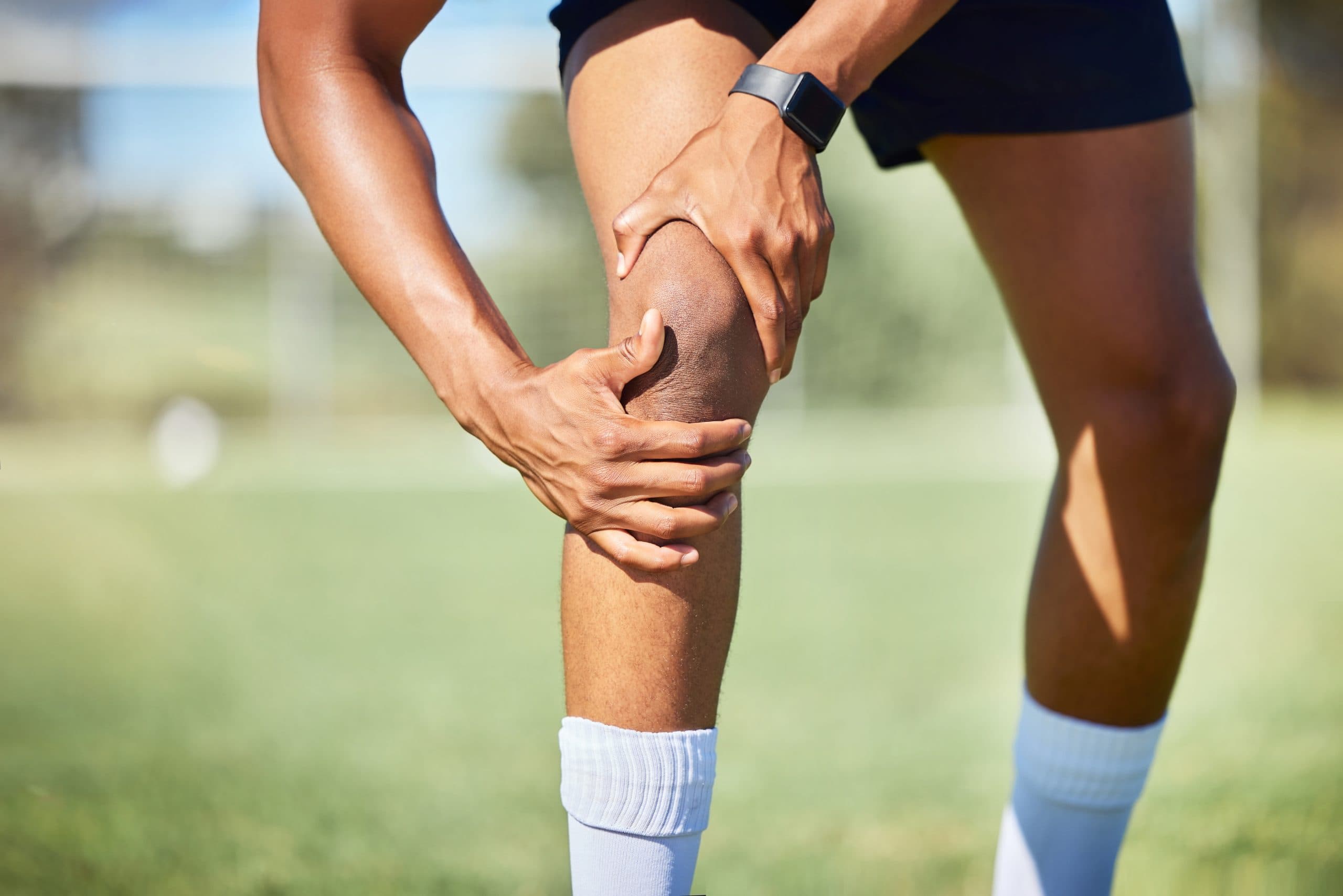 Runner with knee pain, introducing common osteoarthritis symptoms