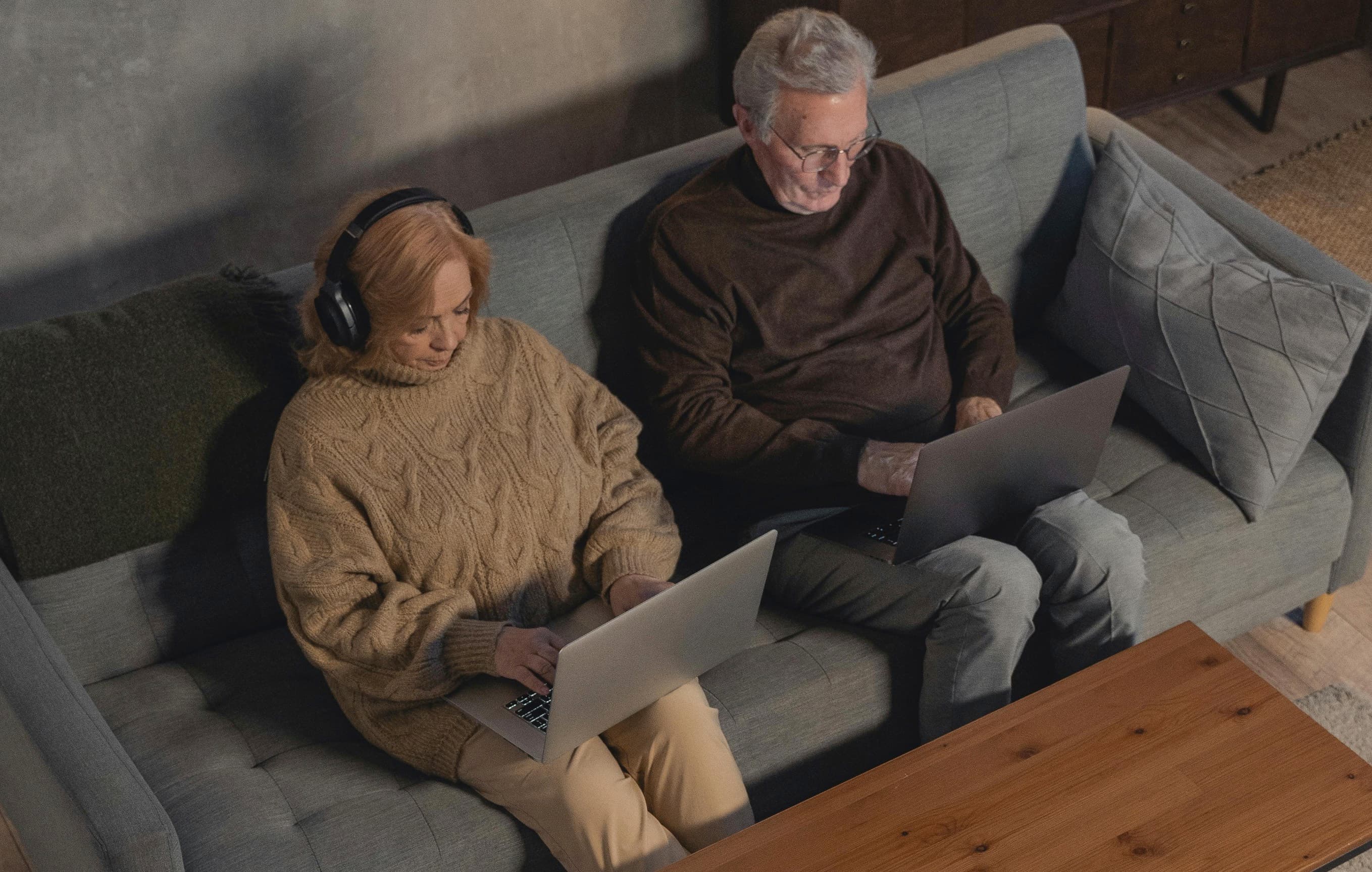Older couple completing the PAAG-8+ questionnaire at home