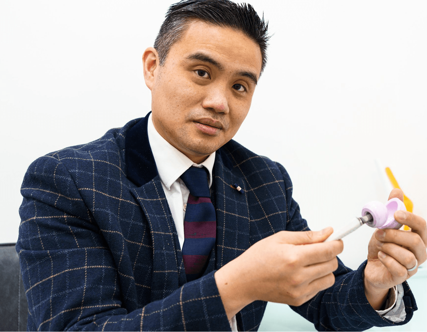 Professor Paul Y.F. Lee preparing specialist imaging-guided knee treatment