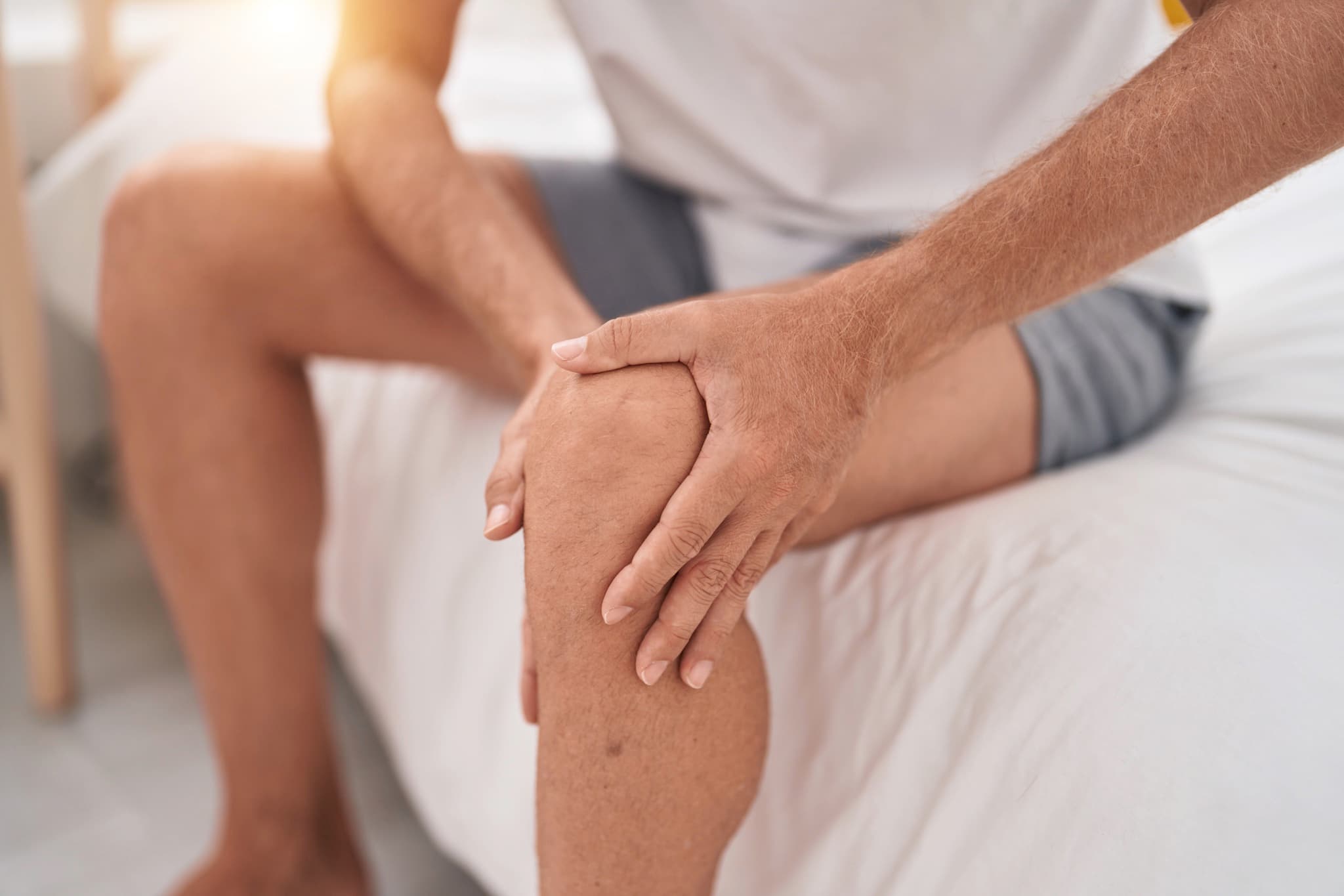 Person with knee pain, reflecting real-world osteoarthritis symptoms